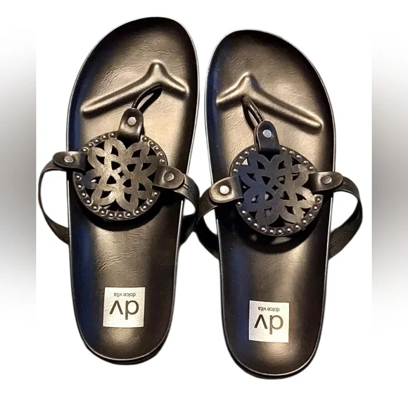 DV by Dolce Vita Black Laser-Cut Medallion Thong Sandals - Picture 2 of 4